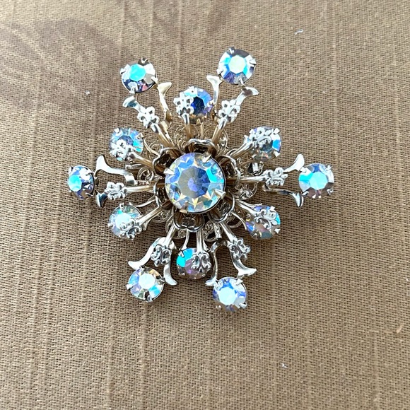 Vintage Gold toned Iridescent AB Crystal Rhinestone Flower Brooch - Picture 5 of 7